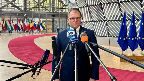 Bundesumweltminister Carsten Schneider (SPD) musste in Brüssel lange um einen Kompromiss feilschen. 