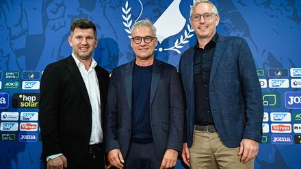 Die Geschäftsführer Markus Schütz (m) und Frank Briel (r) sind nicht mehr für die TSG 1899 Hoffenheim tätig. Ob Andreas Schicker bleibt, ist offen. (Archivbild)