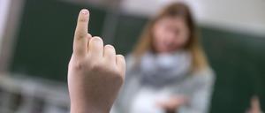 Weniger Dokumentationspflicht und mehr Zeit für den Unterricht: Brandenburg will Lehrer weiter von Bürokratie entlasten.