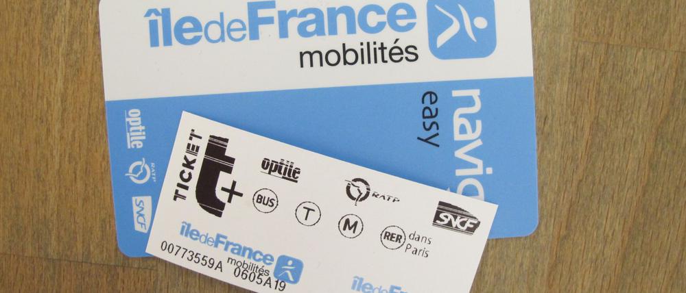 Statt Papier-Tickets gibt es in der Pariser Metro künftig elektronisch aufladbare Karten und Tickets auf dem Smartphone (Archivbild).