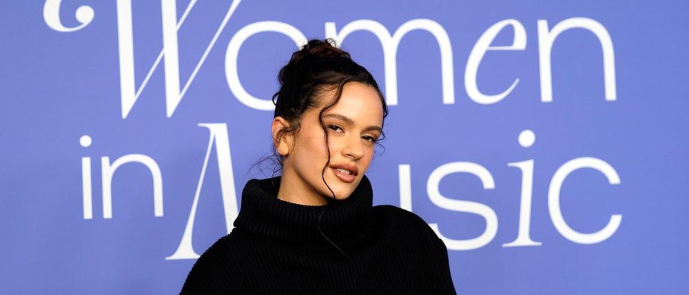 Rosalía hat in Barcelona ihr neues Album „Lux“ erstmals einem größeren Publikum vorgestellt.