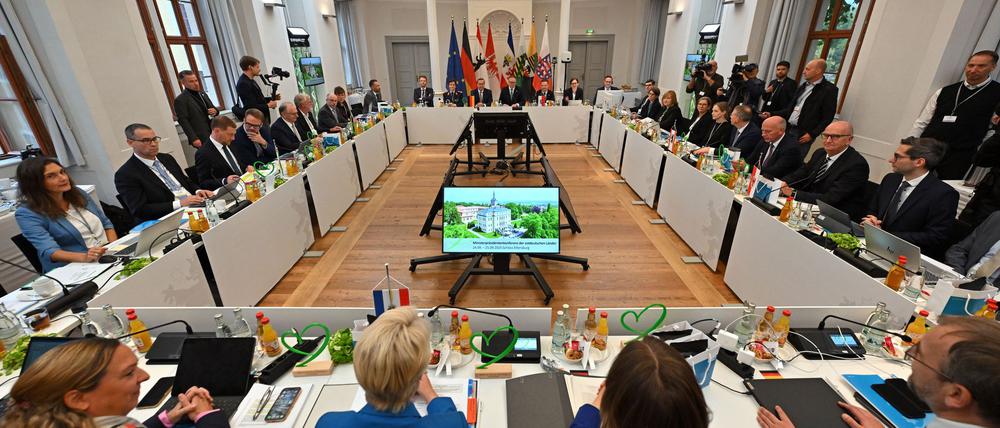 Die Regierungschefs und die Ministerpräsidentin der ostdeutschen Bundesländer wollen in Brüssel ihre Standpunkte klarmachen - etwa wie in Zukunft EU-Geld in die Regionen verteilt werden soll. (Archivbild)