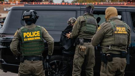 In ganz Illinois kommt es zu Razzien gegen mutmaßlich illegale Einwanderer.