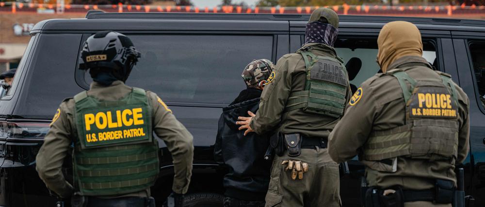 In ganz Illinois kommt es zu Razzien gegen mutmaßlich illegale Einwanderer.