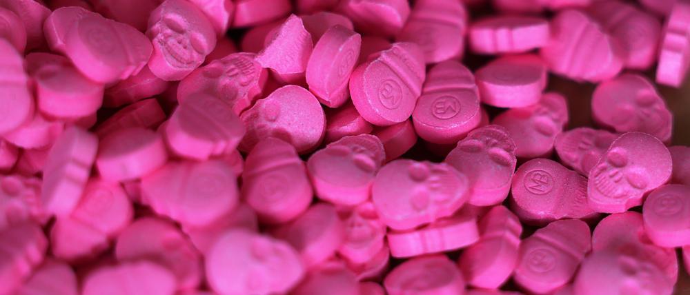 Oft als Partydroge konsumierte Ecstasy-Tabletten haben eine gefährliche Wirkung. Es kommt zu Vergiftungen und auch zu Todesfällen. (Symbolbild)