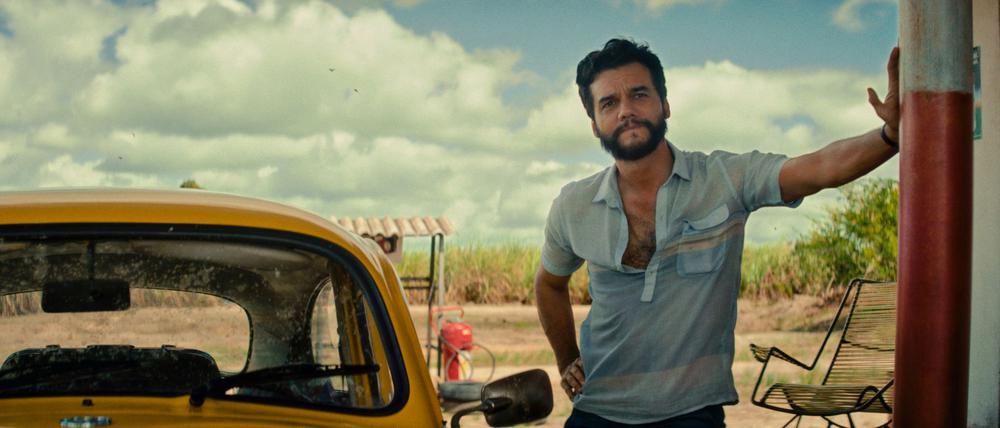 Wagner Moura als Marcelo in einer Szene das Films „The Secret Agent“.