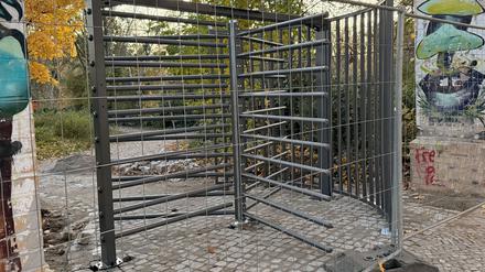 Ein neues Eingangstor am Görlitzer Park in Berlin-Kreuzberg. 