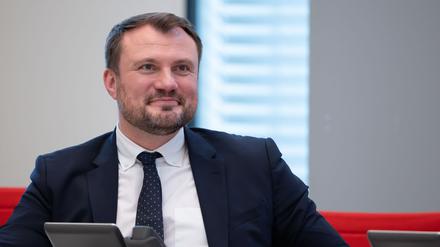 Brandenburgs Wirtschaftsminister Keller fordert billigeren Industriestrom. (Archivbild)