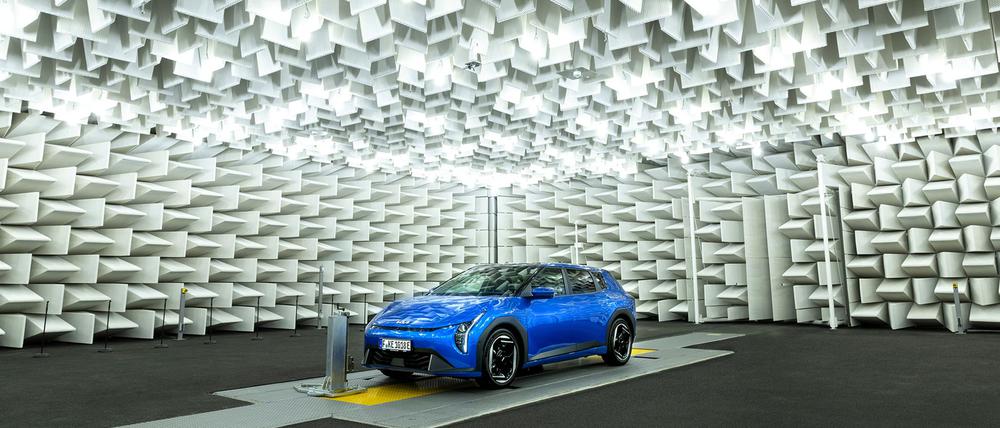 Die neue Semi-Absorber-Kammer ermöglicht Hyundai umfangreiche Autotests in einer technisch definierten Umgebung.