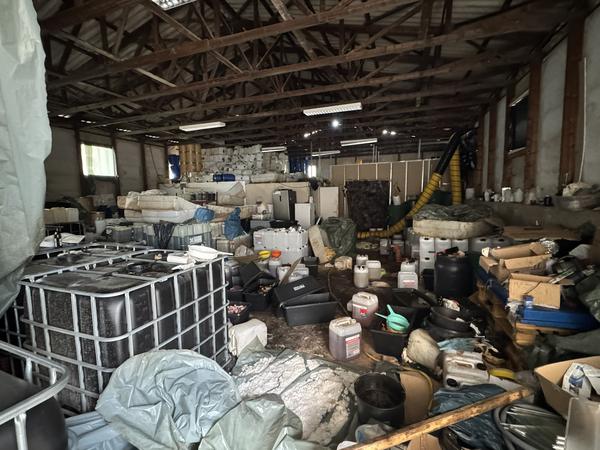 Das Drogenlabor in Nauen von innen.
Foto: Zollfahndungsamt Berlin-Brandenburg