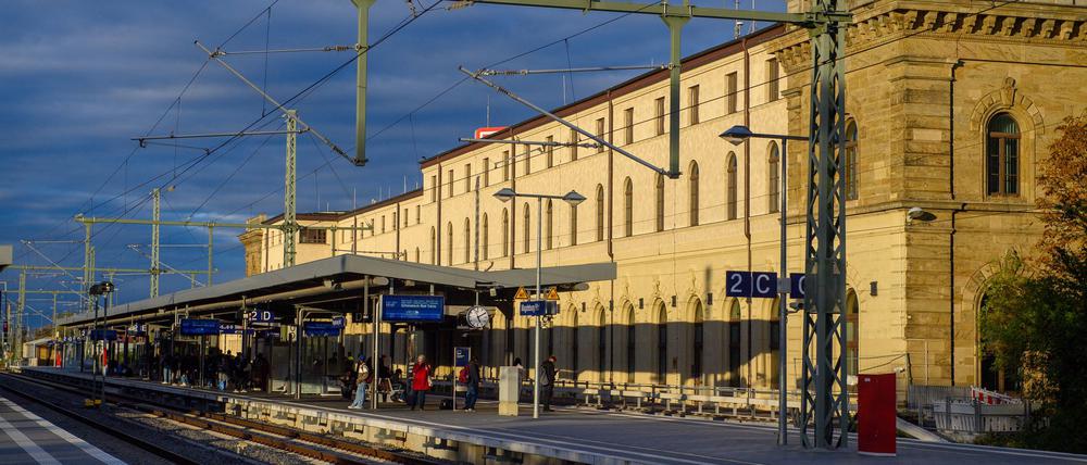 Pendlerzüge sind ab dem 17. November wieder zwischen Magdeburg und Berlin unterwegs. (Archivbild)