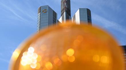 Dämpfer im dritten Quartal, aber Kurs auf Milliardengewinn 2025: Die Commerzbank in Frankfurt. (Archivbild)