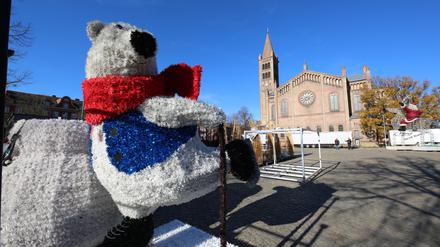 Der Weihnachtsmarkt „Potsdamer Weihnachtszauber 2025“ wird zurzeit in der Innenstadt auf Bassinplatz und Luisenplatz errichtet.