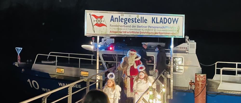 Weihnachtsmarkt Kladow mit Wasserschutzpolizei