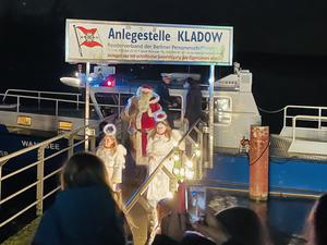 Weihnachtsmarkt Kladow mit Wasserschutzpolizei