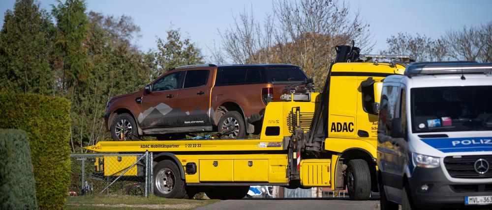 Bei einer Hausdurchsuchung im Fall des am 10. Oktober getöteten achtjährigen Fabian aus Güstrow beschlagnahmen die Ermittler einen Geländewagen.