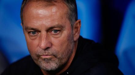 Hansi Flick will von seiner Spielweise für den FC Barcelona nicht abrücken. (Archivbild)