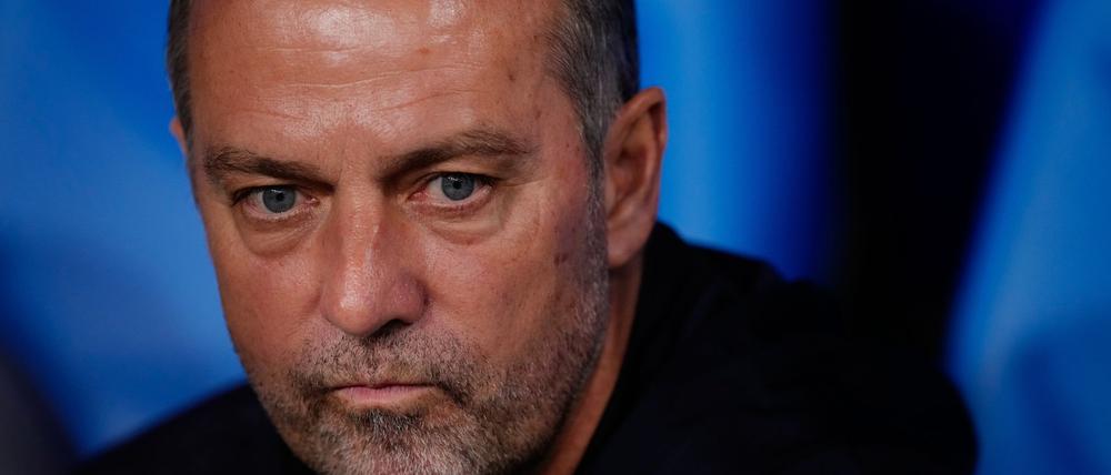 Hansi Flick will von seiner Spielweise für den FC Barcelona nicht abrücken. (Archivbild)