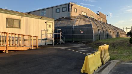 451 Doremus Avenue: eine Adresse, viele Schicksale.