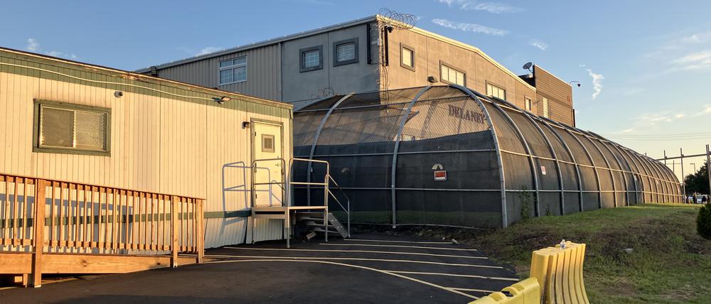 451 Doremus Avenue: eine Adresse, viele Schicksale.