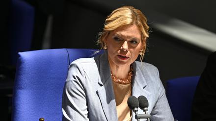 Julia Klöckner (CDU), Bundestagspräsidentin, spricht im Plenum.