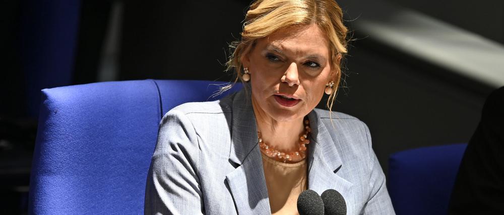 Julia Klöckner (CDU), Bundestagspräsidentin, spricht im Plenum.