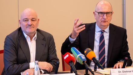 Die SPD/BSW-Regierung von Ministerpräsident Dietmar Woidke (SPD, rechts) und Vize-Regierungschef Robert Crumbach (BSW) ist seit fast einem Jahr im Amt - nun gibt es Streit über die Rundfunkpolitik. (Archivbild)