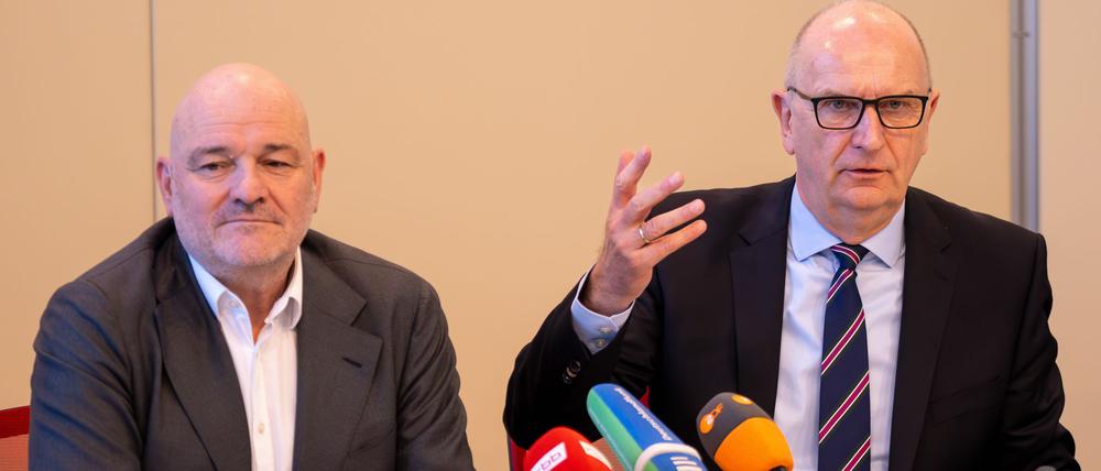 Die SPD/BSW-Regierung von Ministerpräsident Dietmar Woidke (SPD, rechts) und Vize-Regierungschef Robert Crumbach (BSW) ist seit fast einem Jahr im Amt - nun gibt es Streit über die Rundfunkpolitik. (Archivbild)