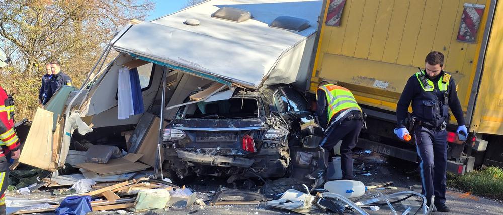 Der Mann wurde zwischenzeitlich in dem Auto eingeklemmt.