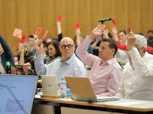 Abstimmung der Stadtverordneten.