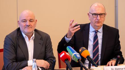 Robert Crumbach (BSW, l.), Vize-Regierungschef und Brandenburger Finanzminister, und Ministerpräsident Dietmar Woidke (SPD). g
