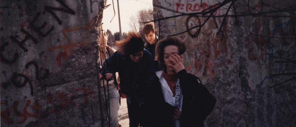 Mit Freunden stieg unser Autor durch diesen Mauerdurchbruch in Kleinmachnow.