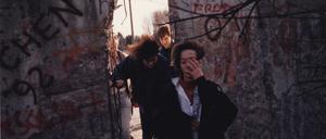 Mit Freunden stieg unser Autor durch diesen Mauerdurchbruch in Kleinmachnow.