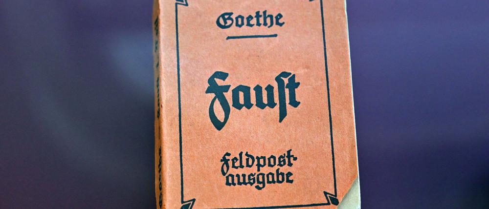 Für die einen ungebrochen wichtig, für die anderen ein Schul-Trauma: Goethes „Faust“ ist in immer weniger Bundesländern Pflichtlektüre in der Schule. (Symbolbild)