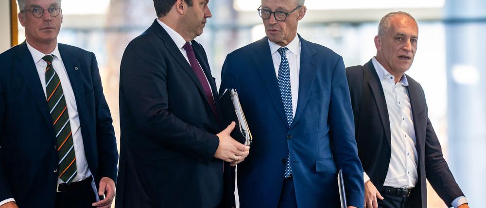 Die Stahlindustrie ist laut Bundeskanzler Merz in einer „existenzbedrohenden Krise“. Bei einem „Stahlgipfel“ im Kanzleramt ging es um Gegenmaßnahmen.