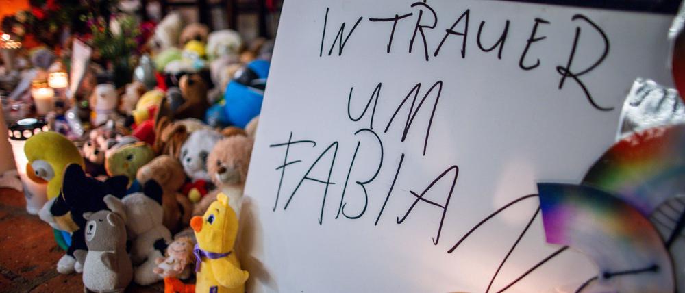 Nach dem gewaltsamen Tod des achtjährigen Fabian aus Güstrow wurde eine Tatverdächtige in Haft genommen. (Symbolbild)