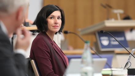 Noosha Aubel in der Stadtverordnetenversammlung.