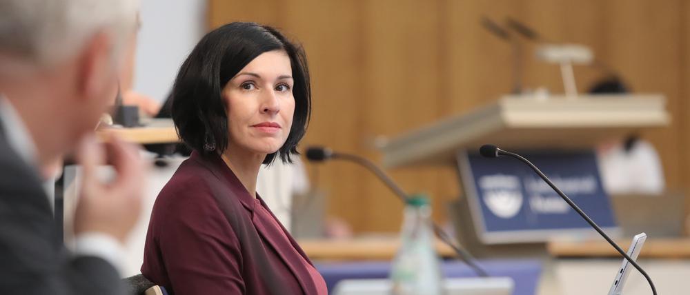 Noosha Aubel in der Stadtverordnetenversammlung.