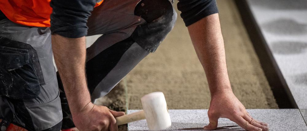 Der Landesmindestlohn in Berlin soll zum kommenden Jahr steigen. (Symbolbild)