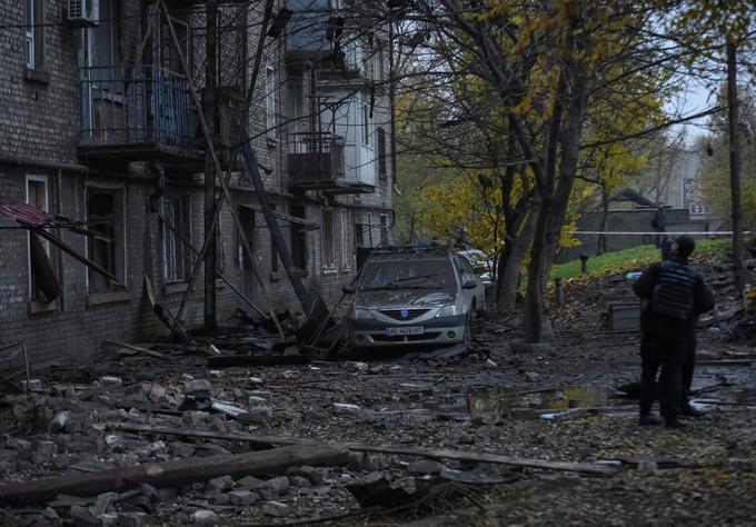 The site of the apartment buildings hit during the Russian drone strike, amid Russia's attack on Ukraine, in the city of Kamianske, Dnipro region, Ukraine November 6, 2025. REUTERS/Mykola Synelnykov