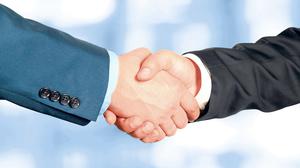 Die Aufstiegsmöglichkeiten für Frauen in  den 160 deutschen Börsenunternehmen sind vor allem an der Spitze überschaubar.