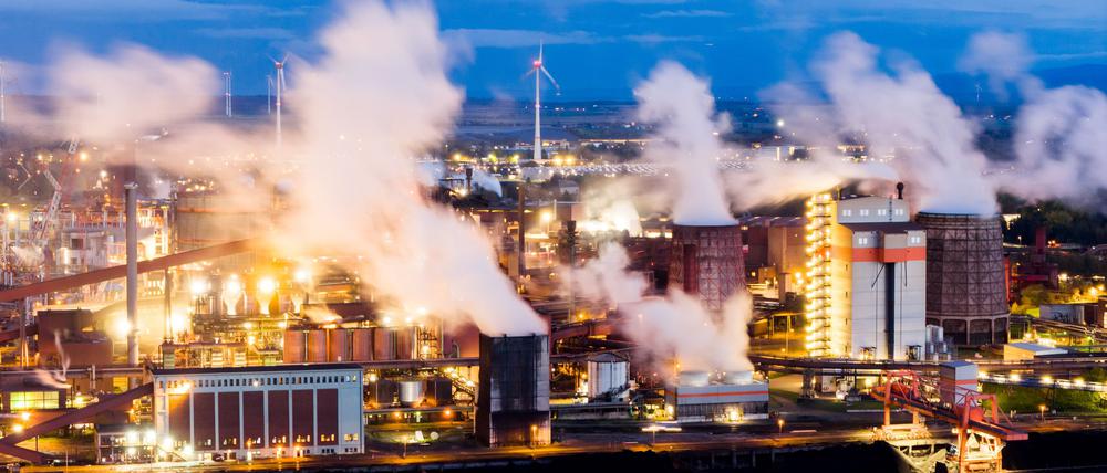 Der CO₂-Ausstoß der Industrie belastet das Klima. (Archivbild)