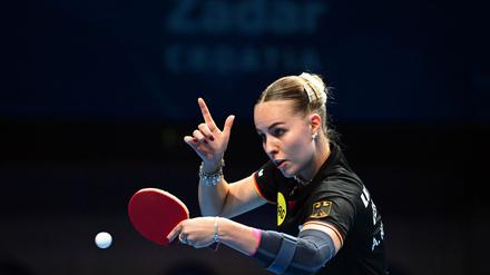Der neue deutsche Tischtennis-Star Annett Kaufmann schied in Frankfurt gegen ihre Nationalmannschafts-Kollegin Ying Han aus.