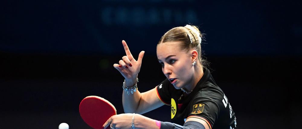 Der neue deutsche Tischtennis-Star Annett Kaufmann schied in Frankfurt gegen ihre Nationalmannschafts-Kollegin Ying Han aus.