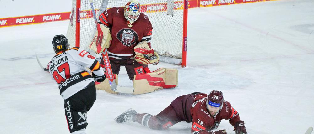 Das deutsche Eishockey-Nationalteam war zum Auftakt des Deutschland Cups gegen Lettland klar besser