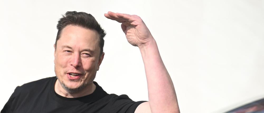 Elon Musk will mit mehr Aktien die Kontrolle über Tesla sichern. (Archivbild)
