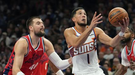 Devin Booker (r.) erzielte 24 Punkte für Phoenix.
