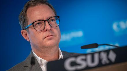 Martin Huber, CSU-Generalsekretär, nimmt an einer Pressekonferenz teil.