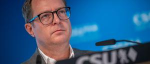 Martin Huber, CSU-Generalsekretär, nimmt an einer Pressekonferenz teil.