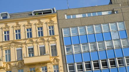 Wohnhäuser, Altbau, Neubau, Bismarckstraße, Charlottenburg, Charlottenburg-Wilmersdorf, Berlin, Deutschland *** Residential buildings, old building, new building, Bismarckstraße, Charlottenburg, Charlottenburg Wilmersdorf, Berlin, Germany
